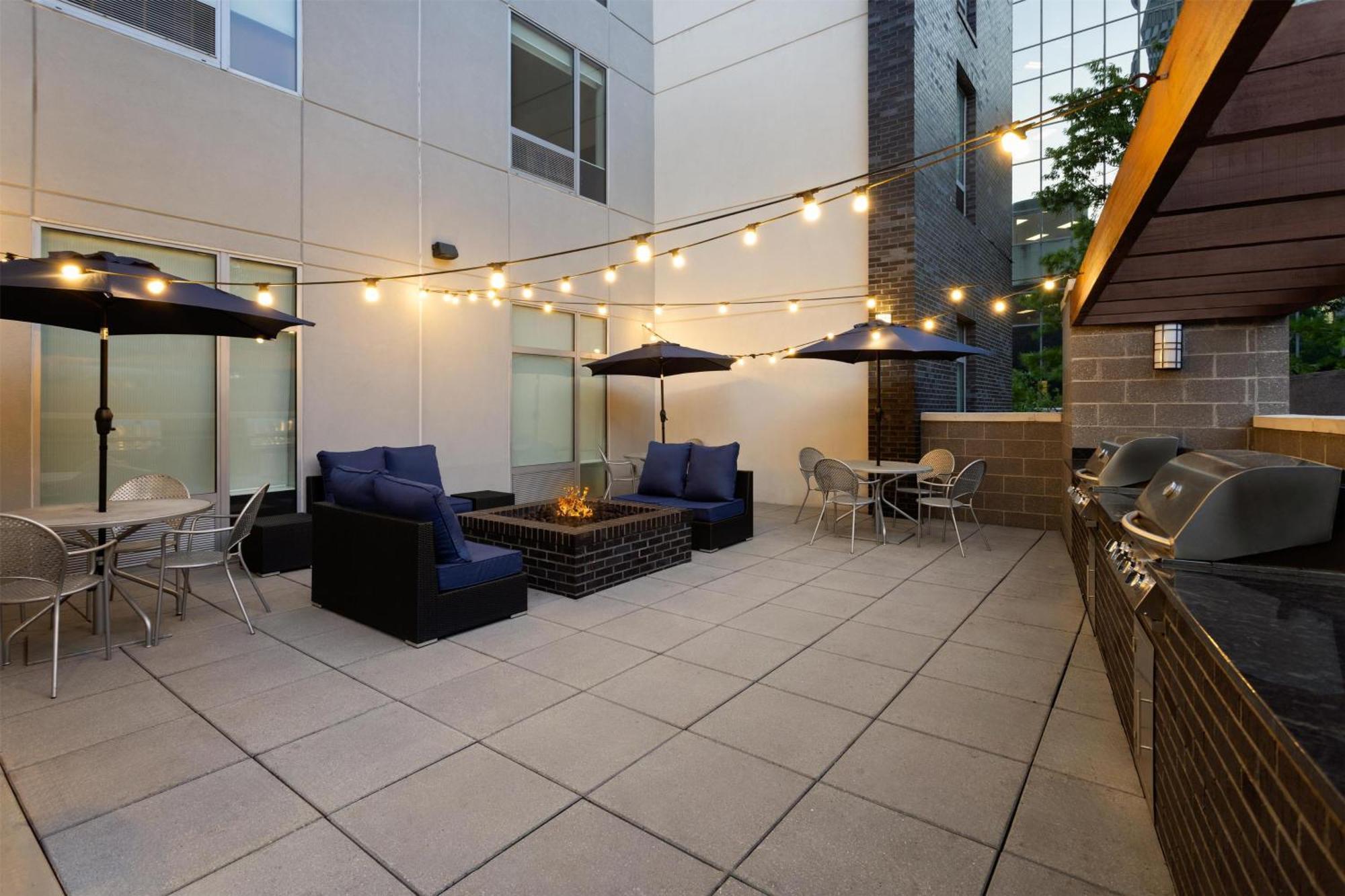 Home2 By Hilton Downtown 3*