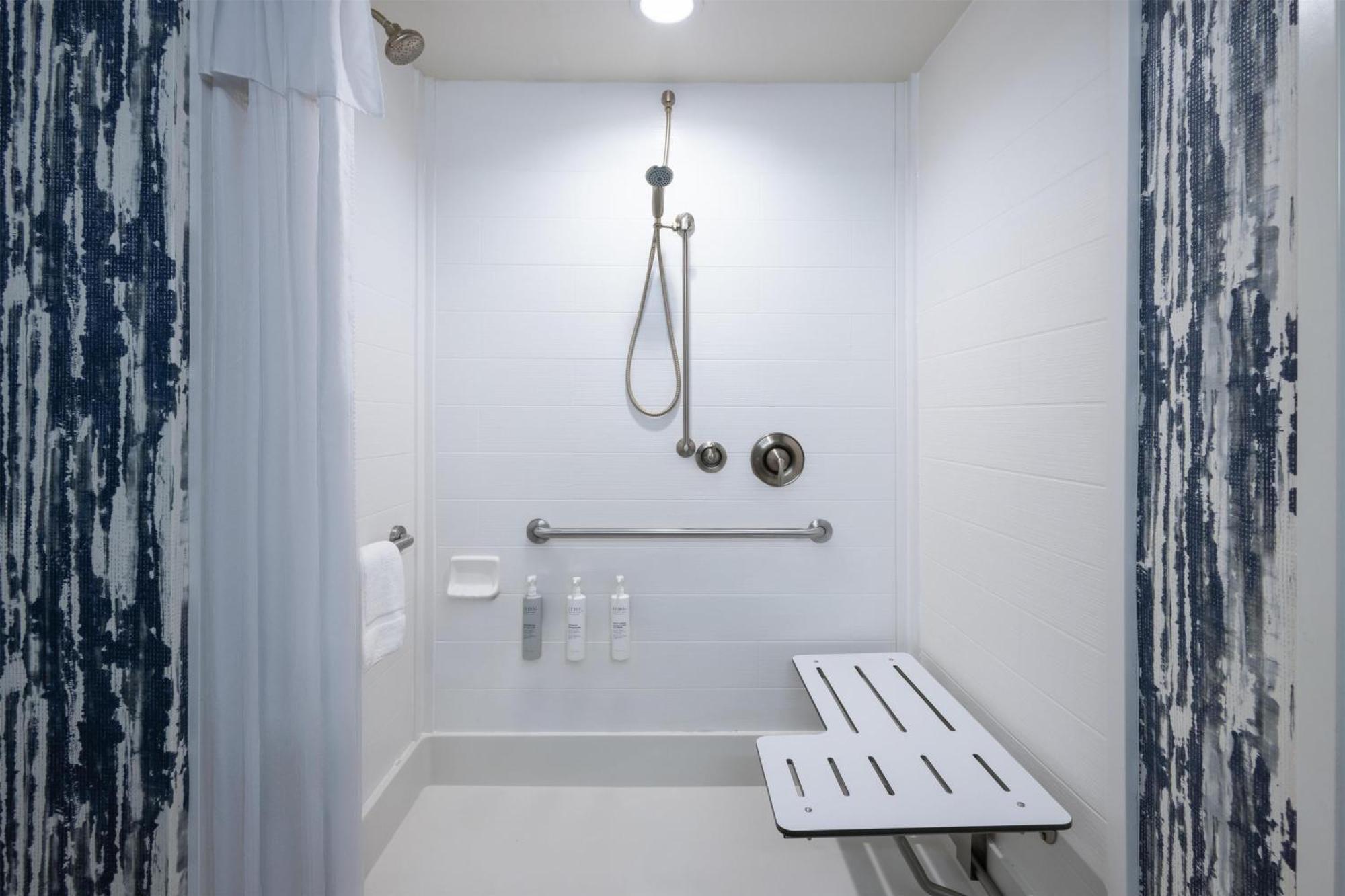 Home2 By Hilton Downtown 3*